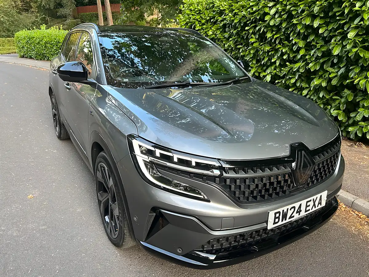 Used 2024 Renault Austral Iconic Esprit Alpine Grey - Interior and Exterior details 5