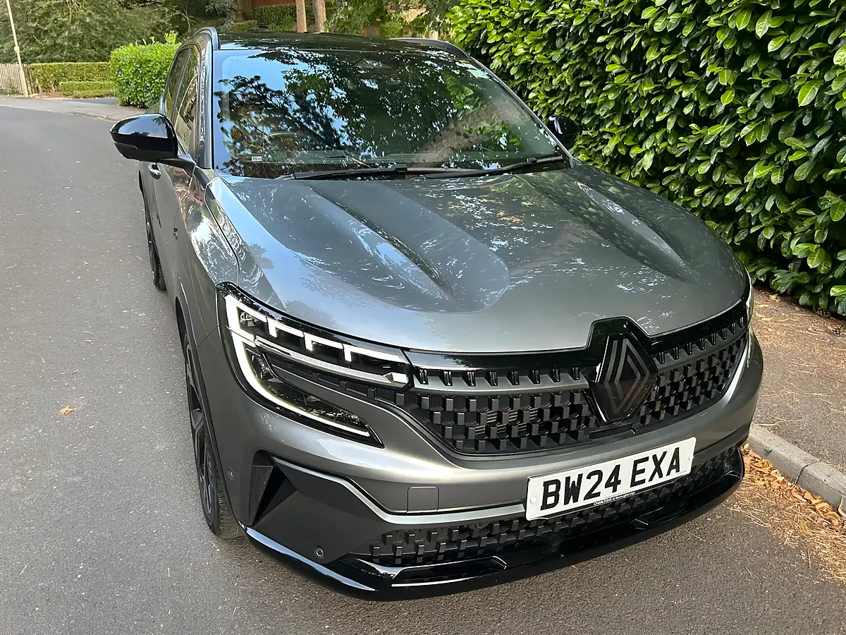 Used 2024 Renault Austral Iconic Esprit Alpine Grey - Interior and Exterior details 6