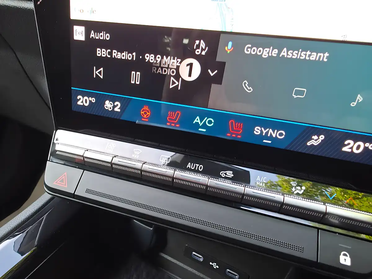 Used 2024 Renault Austral Techno Esprit Alpine Black - Interior and Exterior details 14
