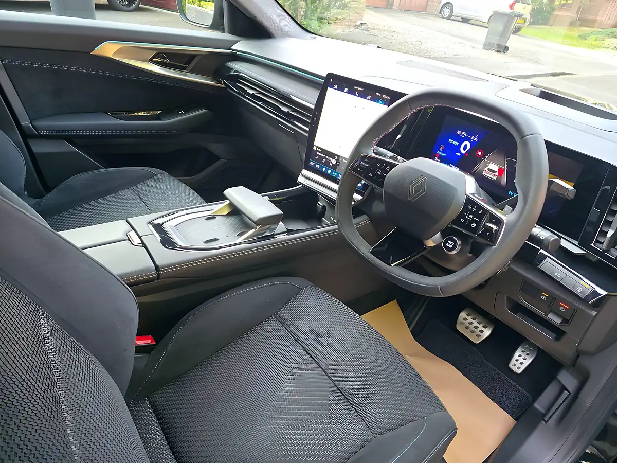 Used 2024 Renault Austral Techno Esprit Alpine Black - Interior and Exterior details 19