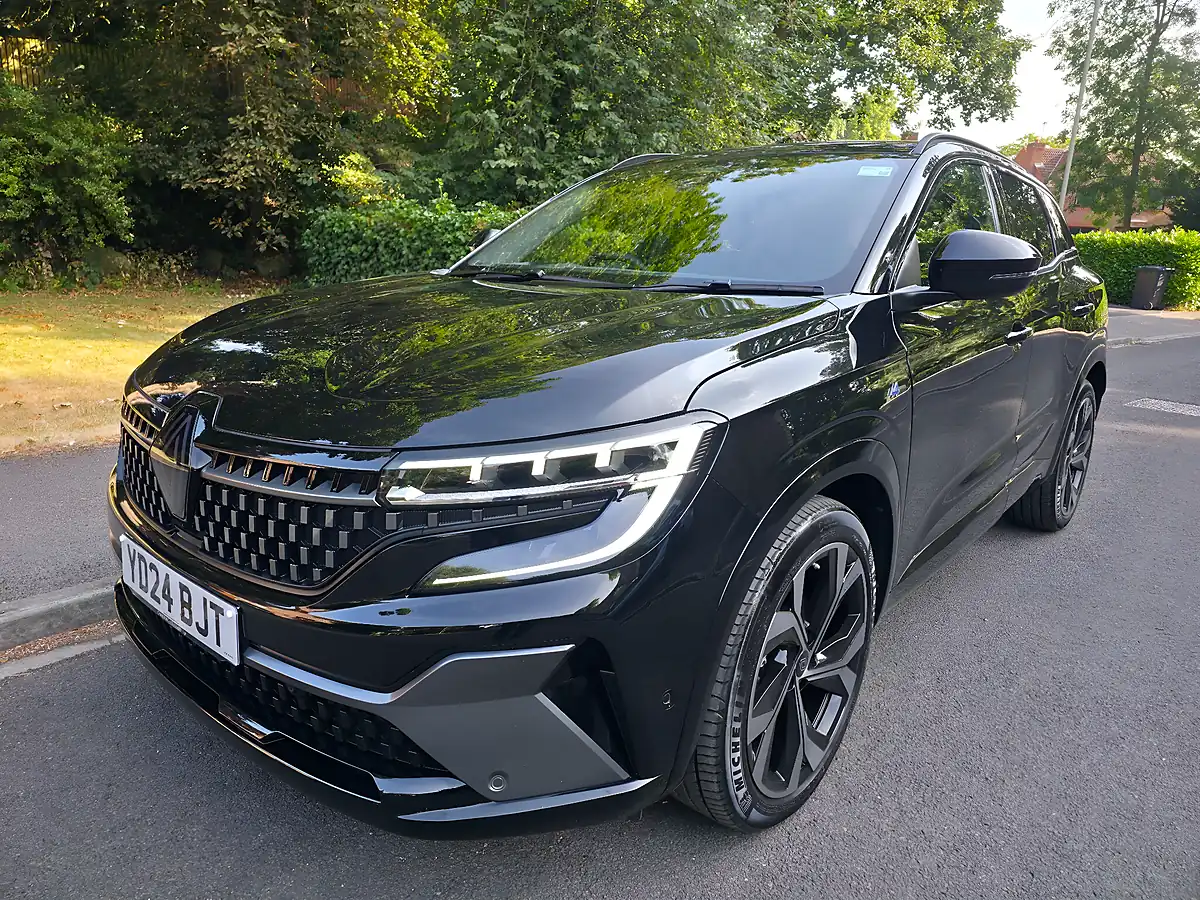 Used 2024 Renault Austral Techno Esprit Alpine Black - Interior and Exterior details 3