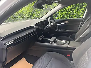 Used 2024 Renault Austral Techno Esprit Alpine White - Interior and Exterior details 17