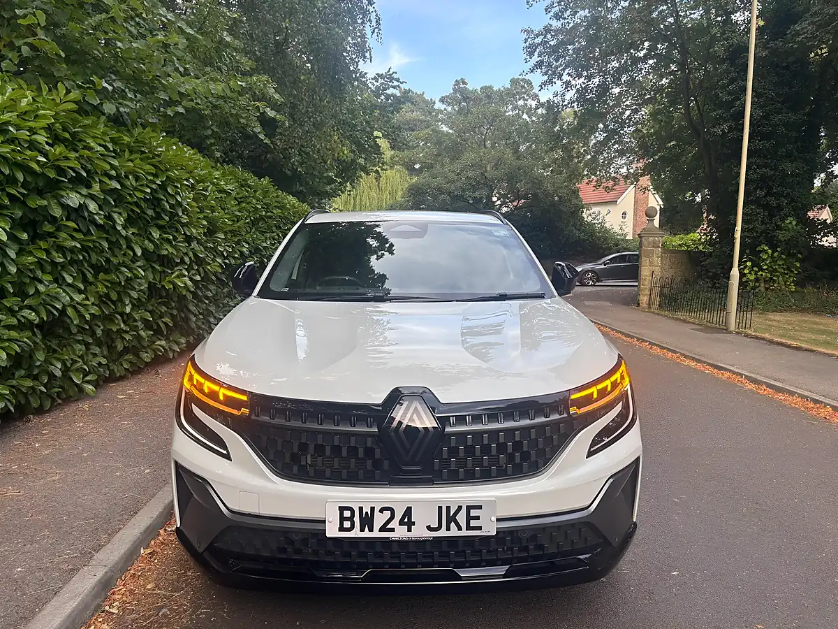 Used 2024 Renault Austral Techno Esprit Alpine White - Interior and Exterior details 2
