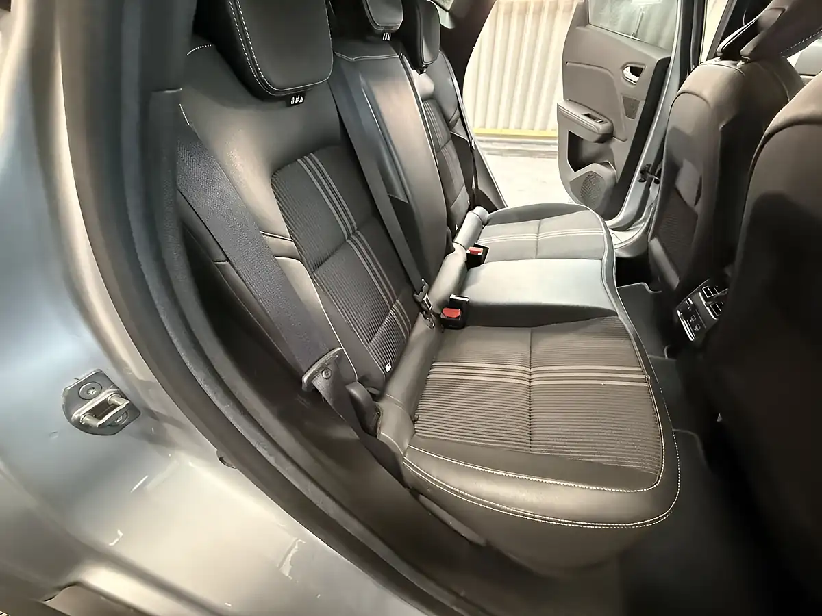 Used 2024 Renault Captur Engineered Grey - Interior and Exterior details 11