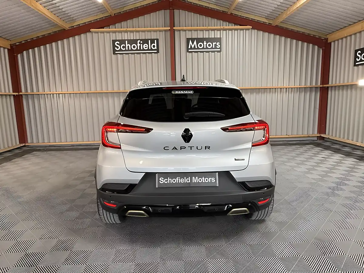 Used 2024 Renault Captur Engineered Grey - Interior and Exterior details 12