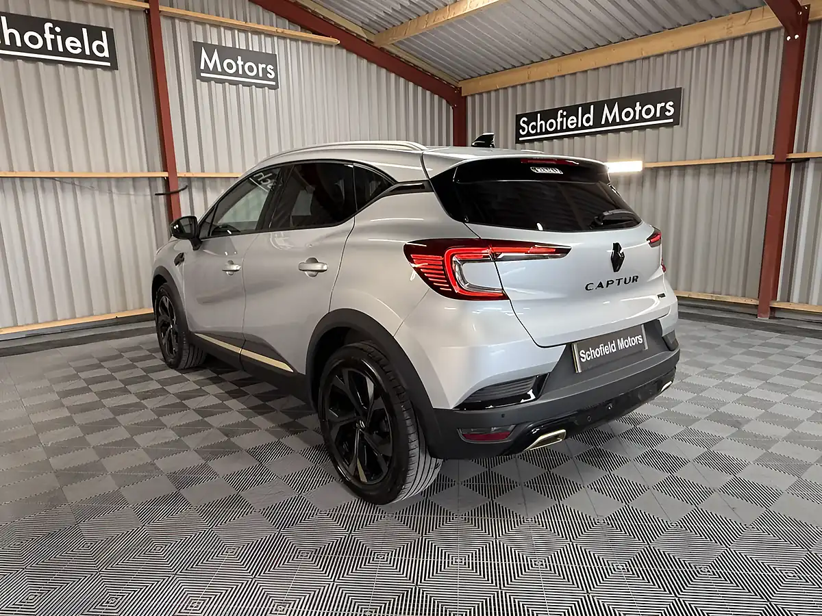 Used 2024 Renault Captur Engineered Grey - Interior and Exterior details 14