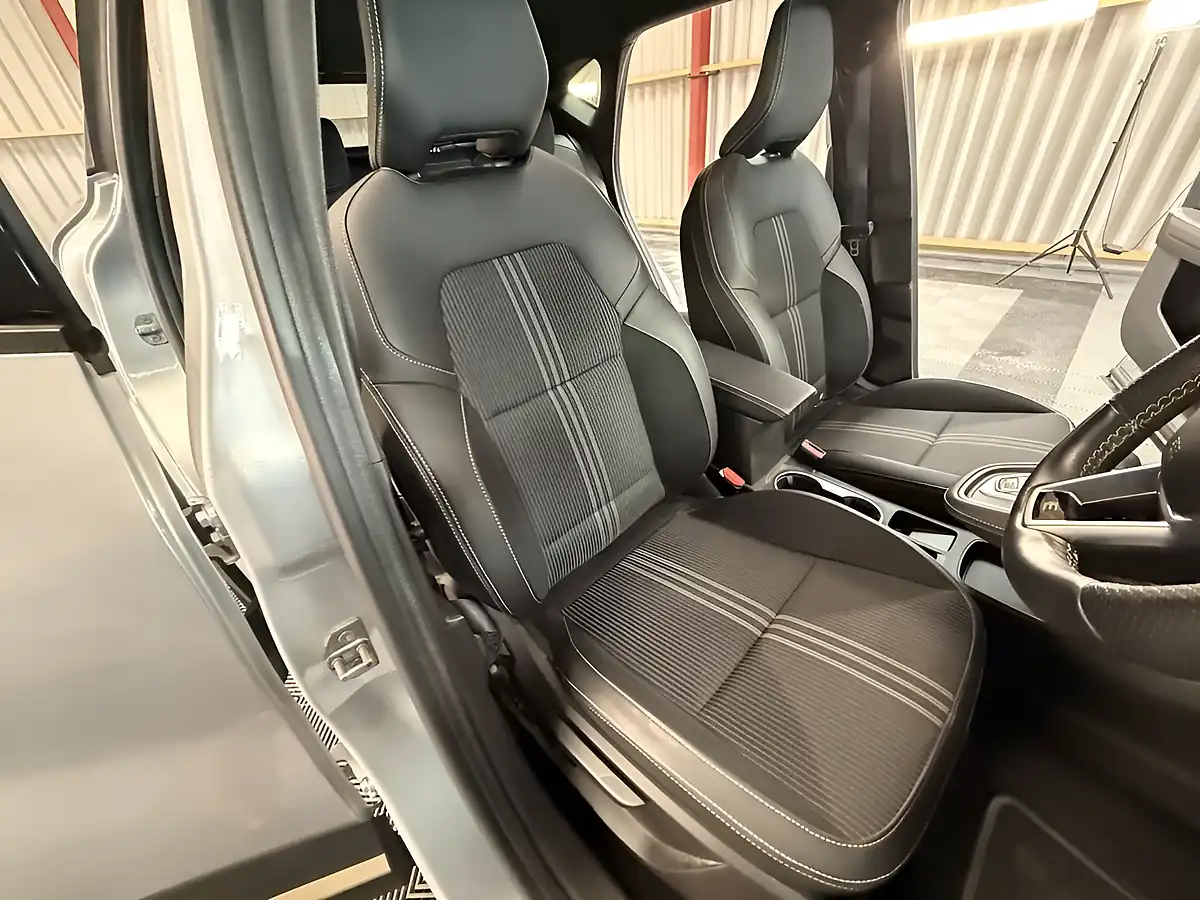 Used 2024 Renault Captur Engineered Grey - Interior and Exterior details 15