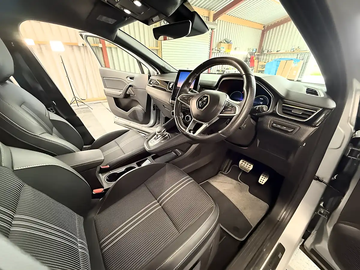 Used 2024 Renault Captur Engineered Grey - Interior and Exterior details 16