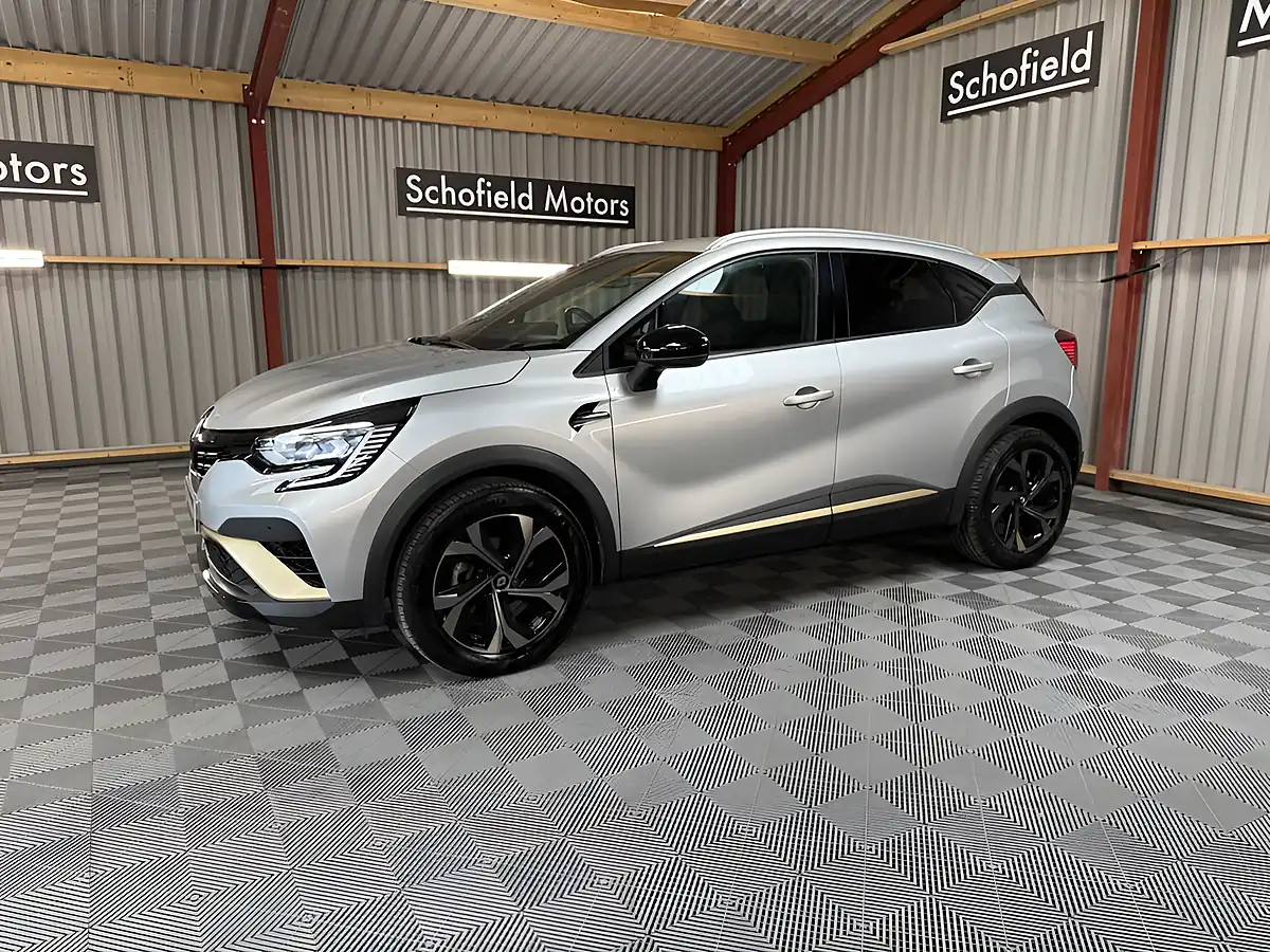 Used 2024 Renault Captur Engineered Grey - Interior and Exterior details 17