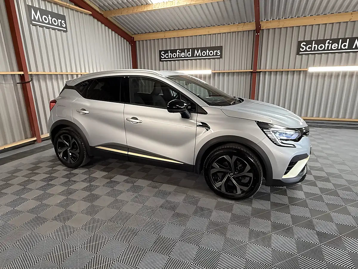Used 2024 Renault Captur Engineered Grey - Interior and Exterior details 18