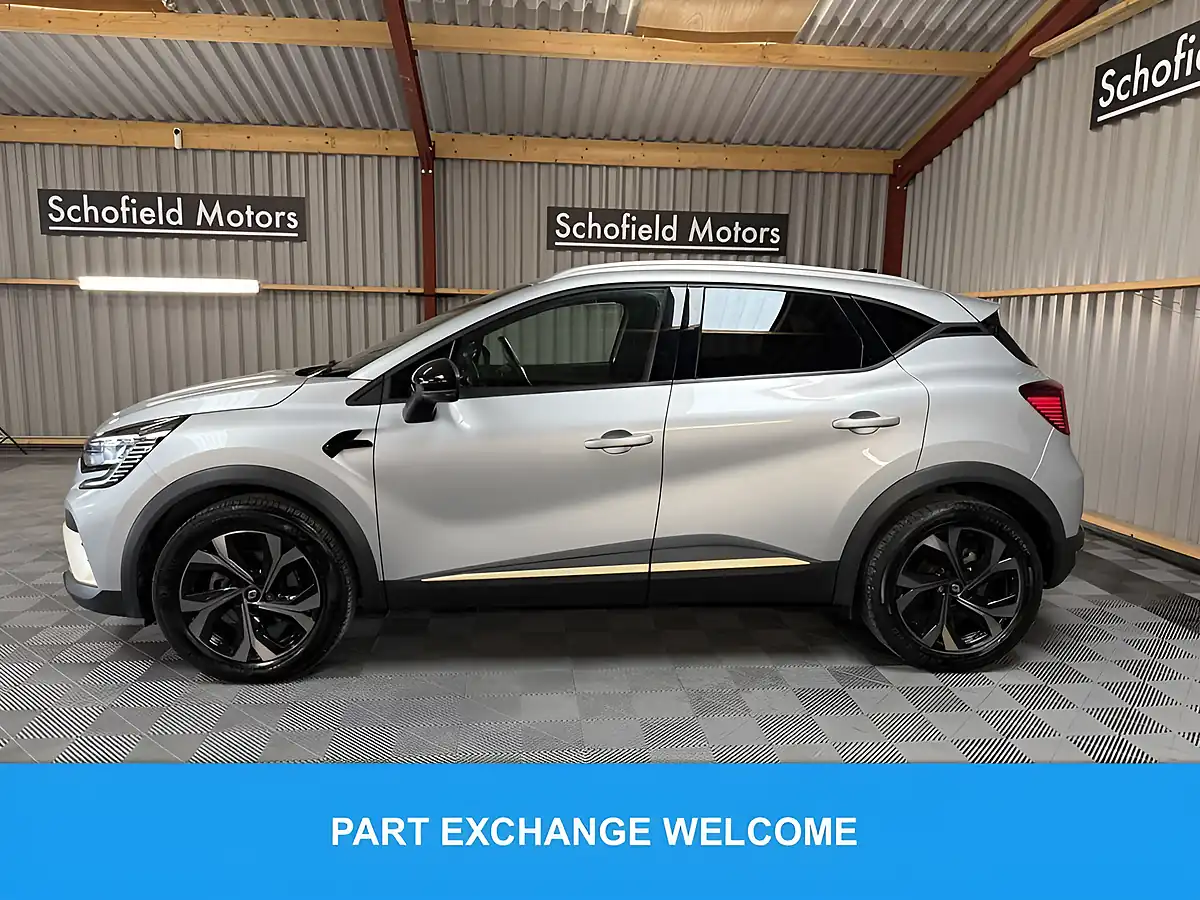 Used 2024 Renault Captur Engineered Grey - Interior and Exterior details 3