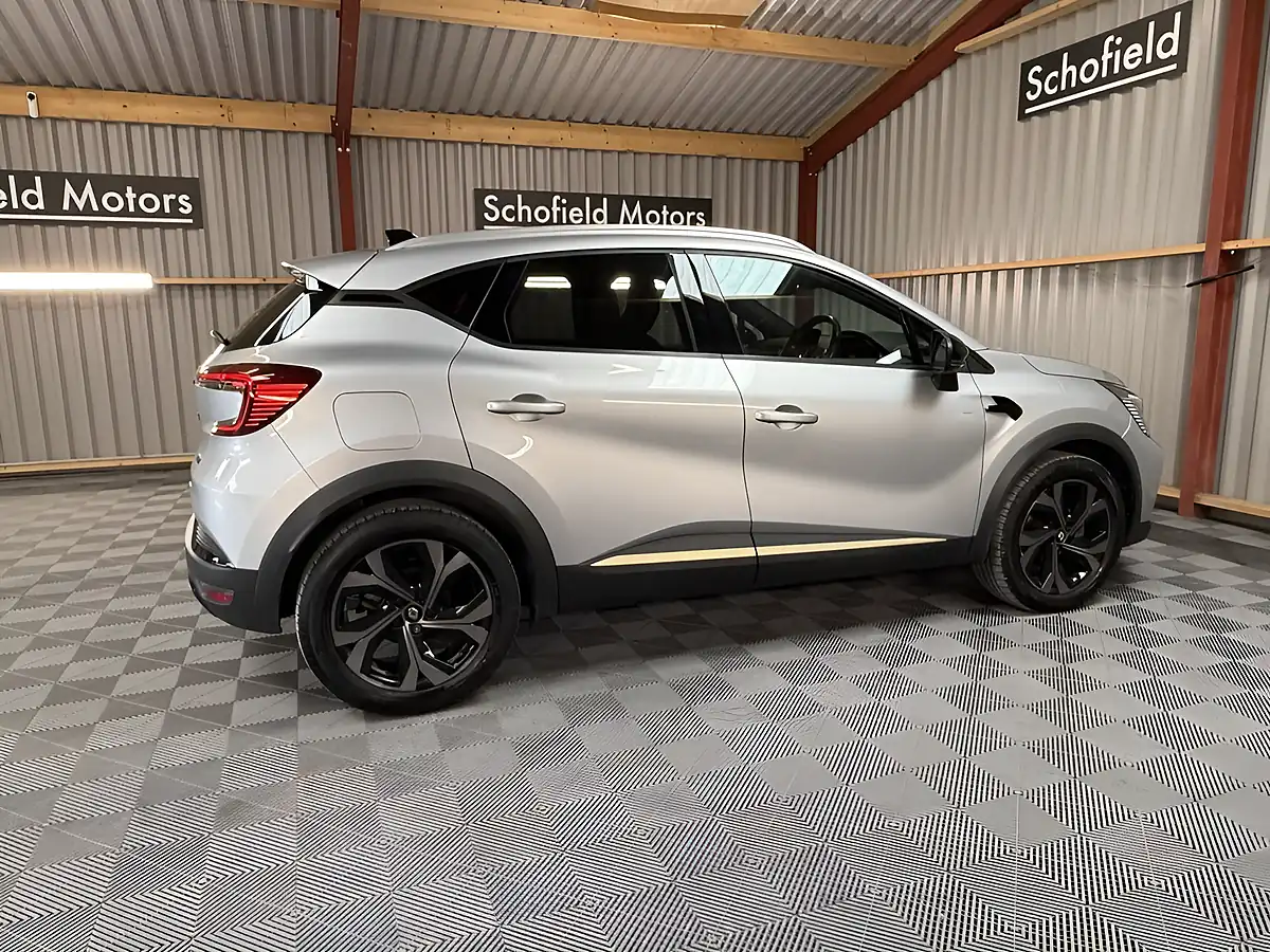 Used 2024 Renault Captur Engineered Grey - Interior and Exterior details 6