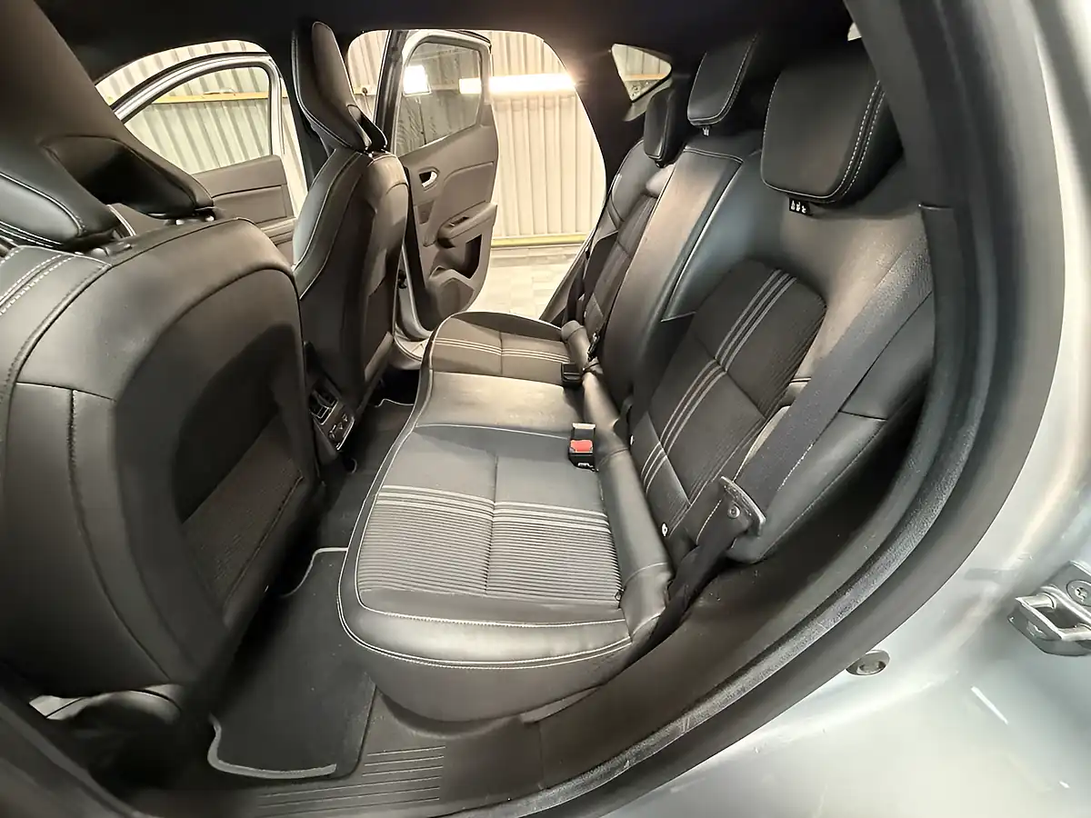 Used 2024 Renault Captur Engineered Grey - Interior and Exterior details 9
