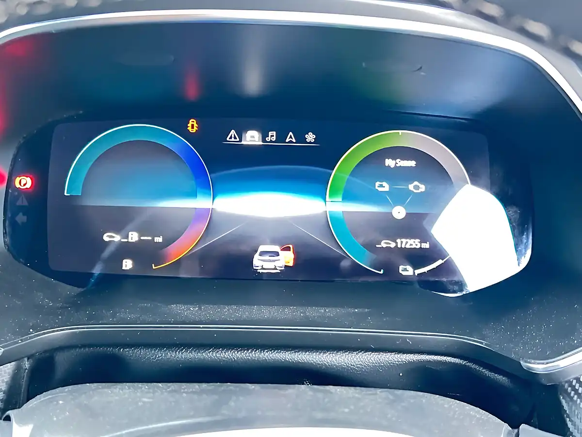Used 2024 Renault Captur Engineered Grey - Interior and Exterior details 10