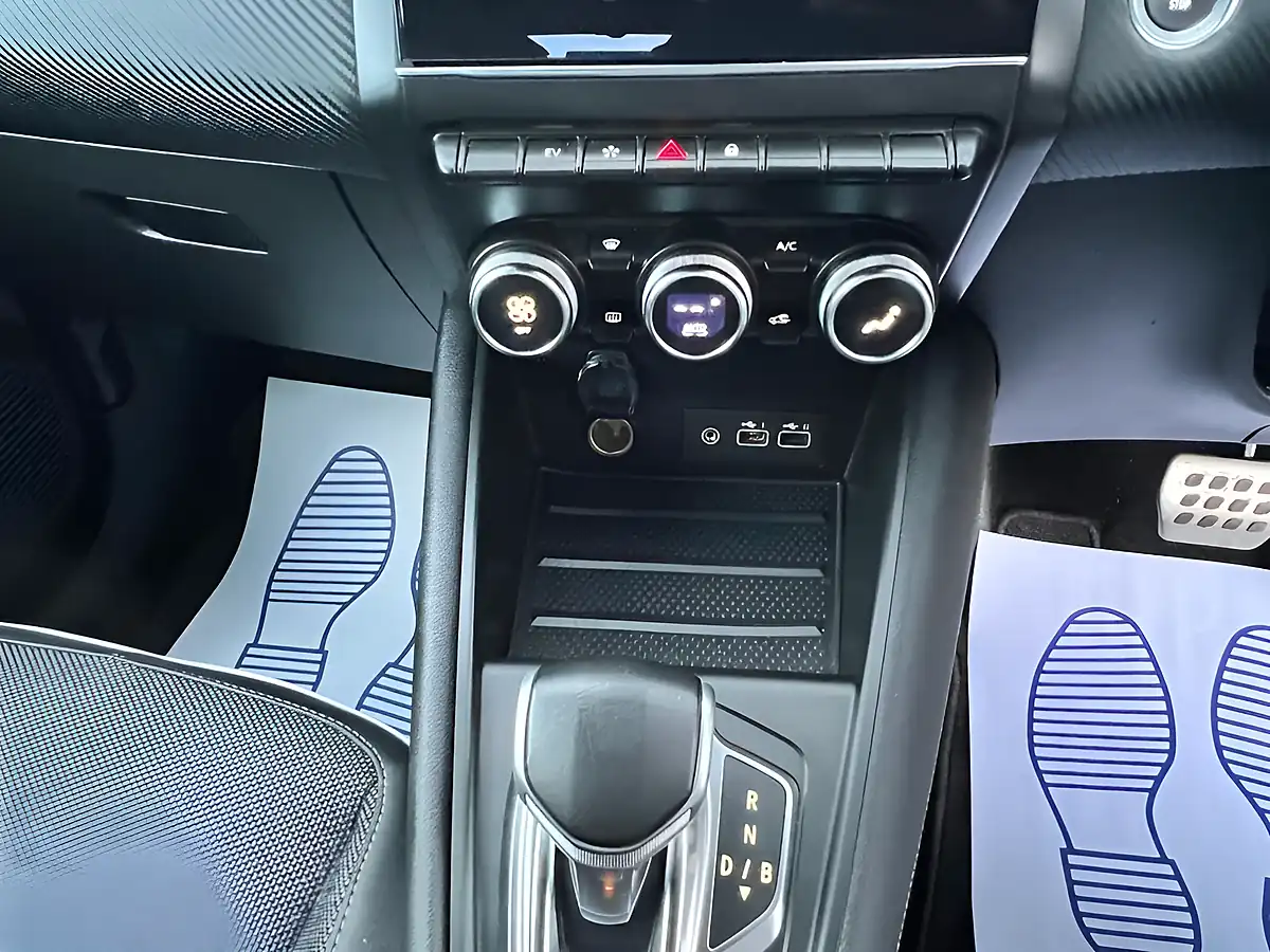 Used 2024 Renault Captur Engineered Grey - Interior and Exterior details 13