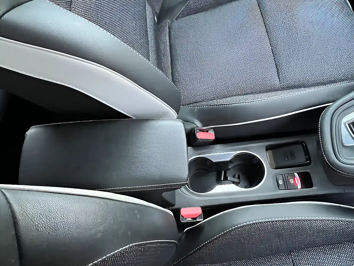 Used 2024 Renault Captur Engineered Grey - Interior and Exterior details 14