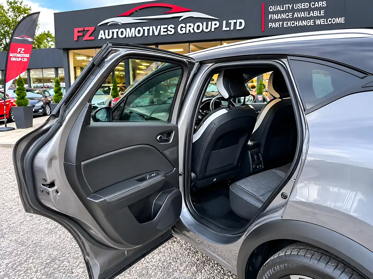 Used 2024 Renault Captur Engineered Grey - Interior and Exterior details 17