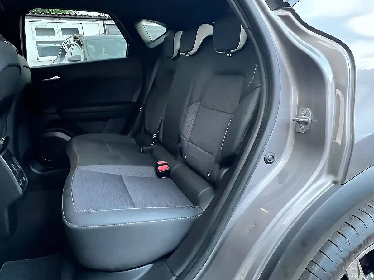 Used 2024 Renault Captur Engineered Grey - Interior and Exterior details 18