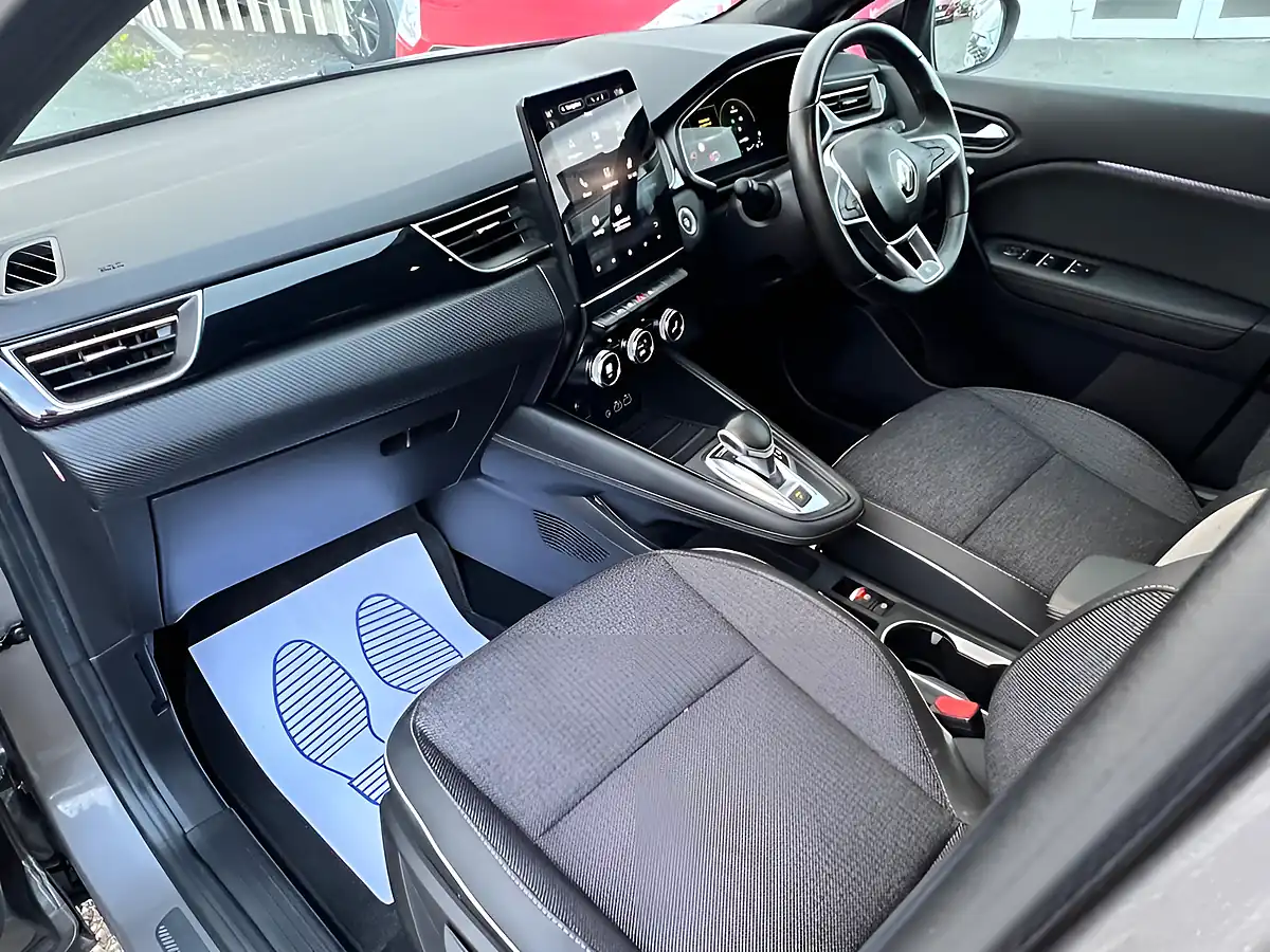 Used 2024 Renault Captur Engineered Grey - Interior and Exterior details 19