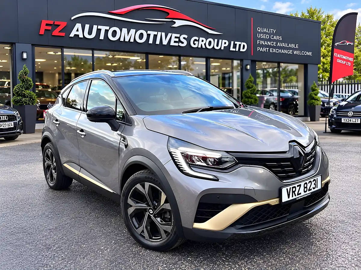 Used 2024 Renault Captur Engineered Grey - Interior and Exterior details 4