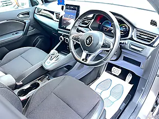 Used 2024 Renault Captur Engineered Grey - Interior and Exterior details 6