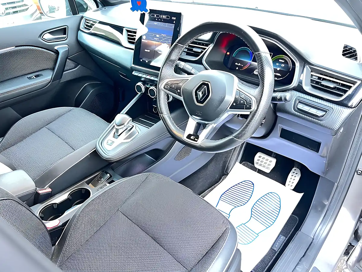 Used 2024 Renault Captur Engineered Grey - Interior and Exterior details 6