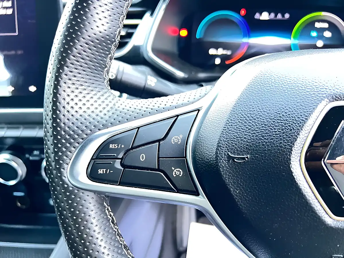 Used 2024 Renault Captur Engineered Grey - Interior and Exterior details 9