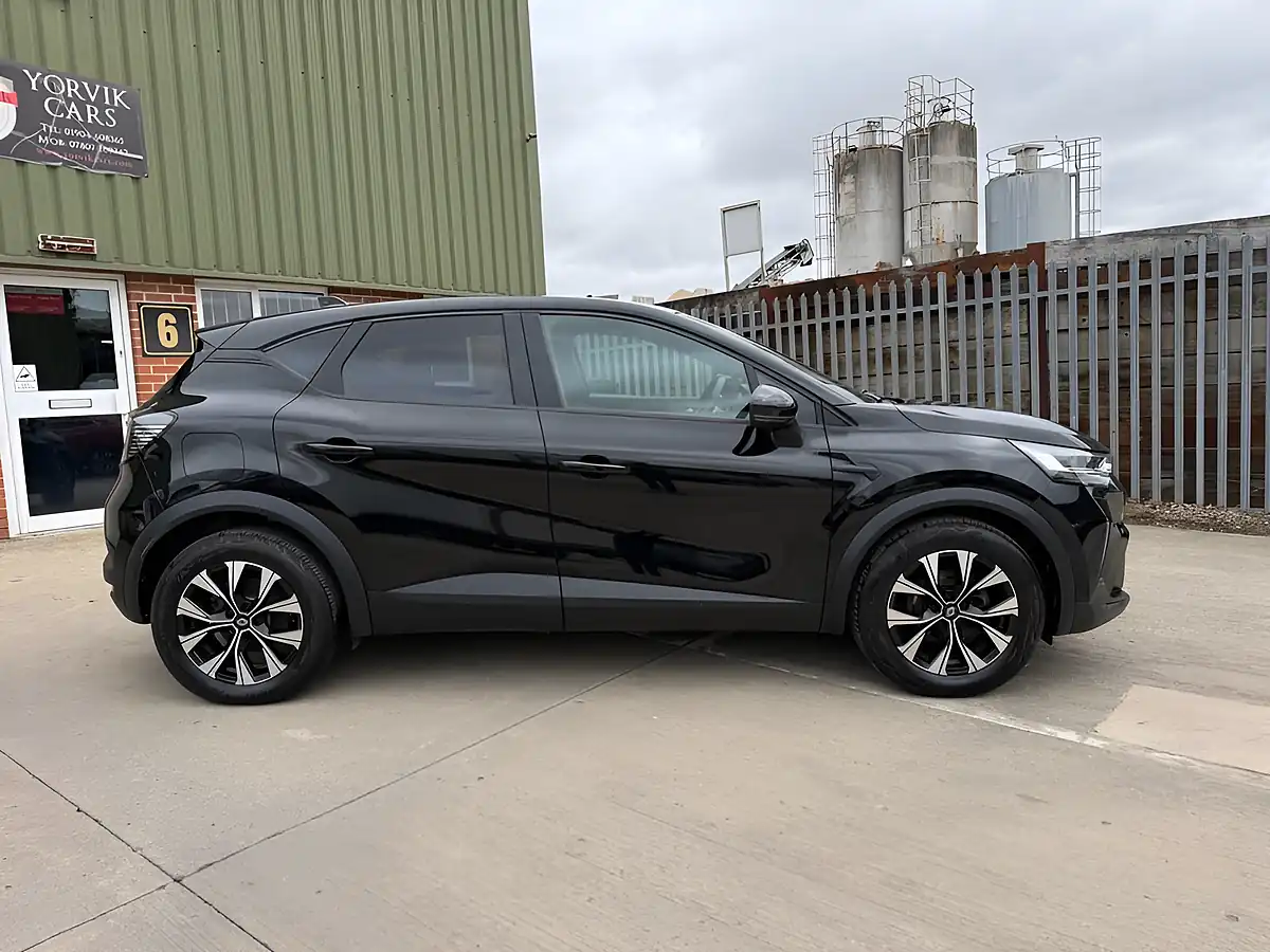 Used 2024 Renault Captur Evolution Black - Interior and Exterior details 7