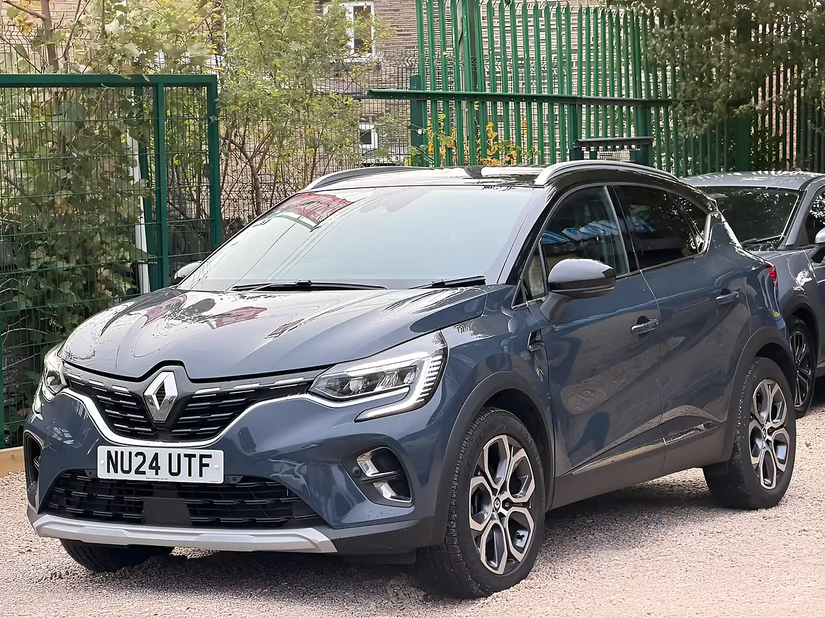 Used 2024 Renault Captur Techno Blue - Interior and Exterior details 10