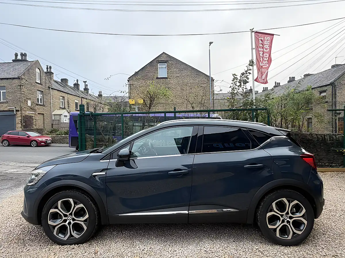 Used 2024 Renault Captur Techno Blue - Interior and Exterior details 4