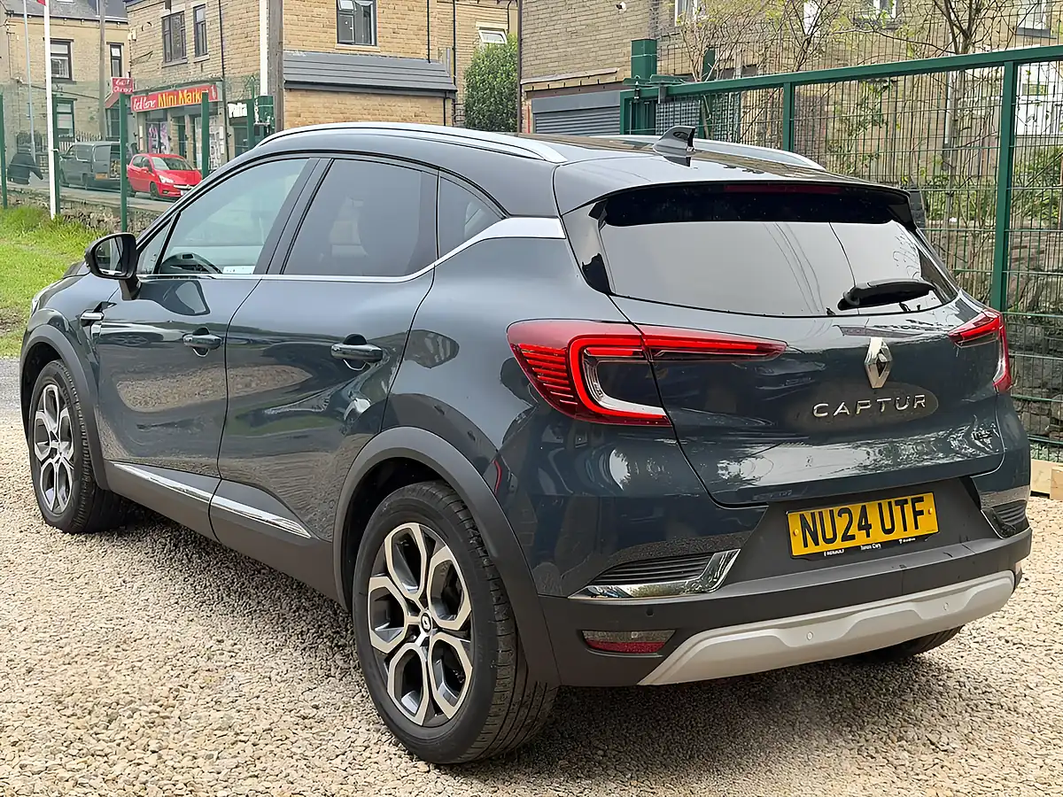 Used 2024 Renault Captur Techno Blue - Interior and Exterior details 8