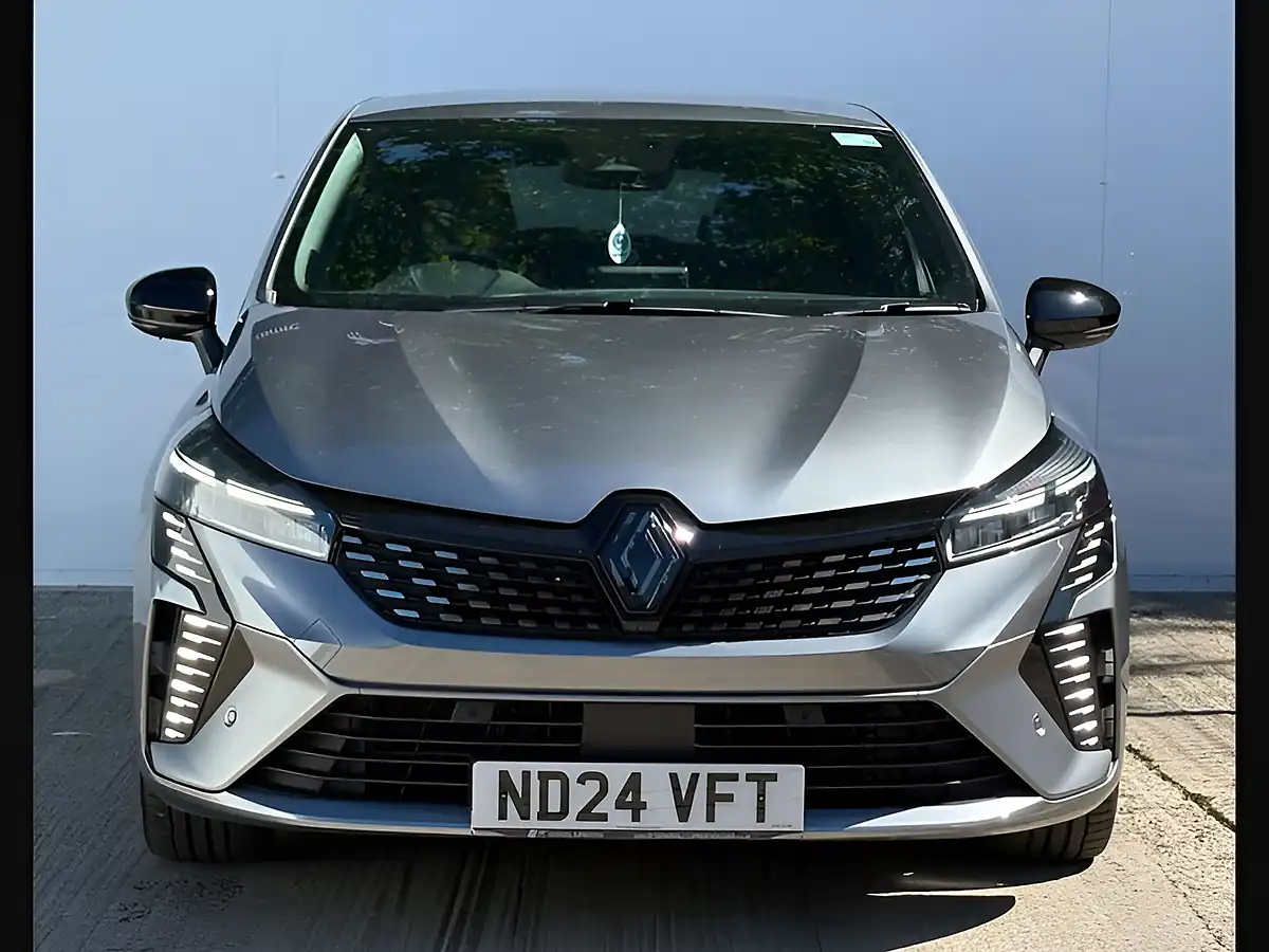 Used 2024 Renault Clio Espirit Alpine Shadow Grey - Interior and Exterior details 14
