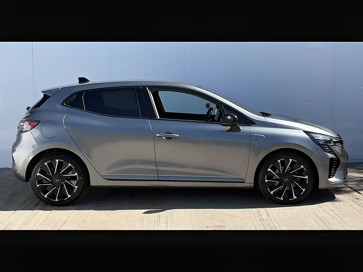 Used 2024 Renault Clio Espirit Alpine Shadow Grey - Interior and Exterior details 9
