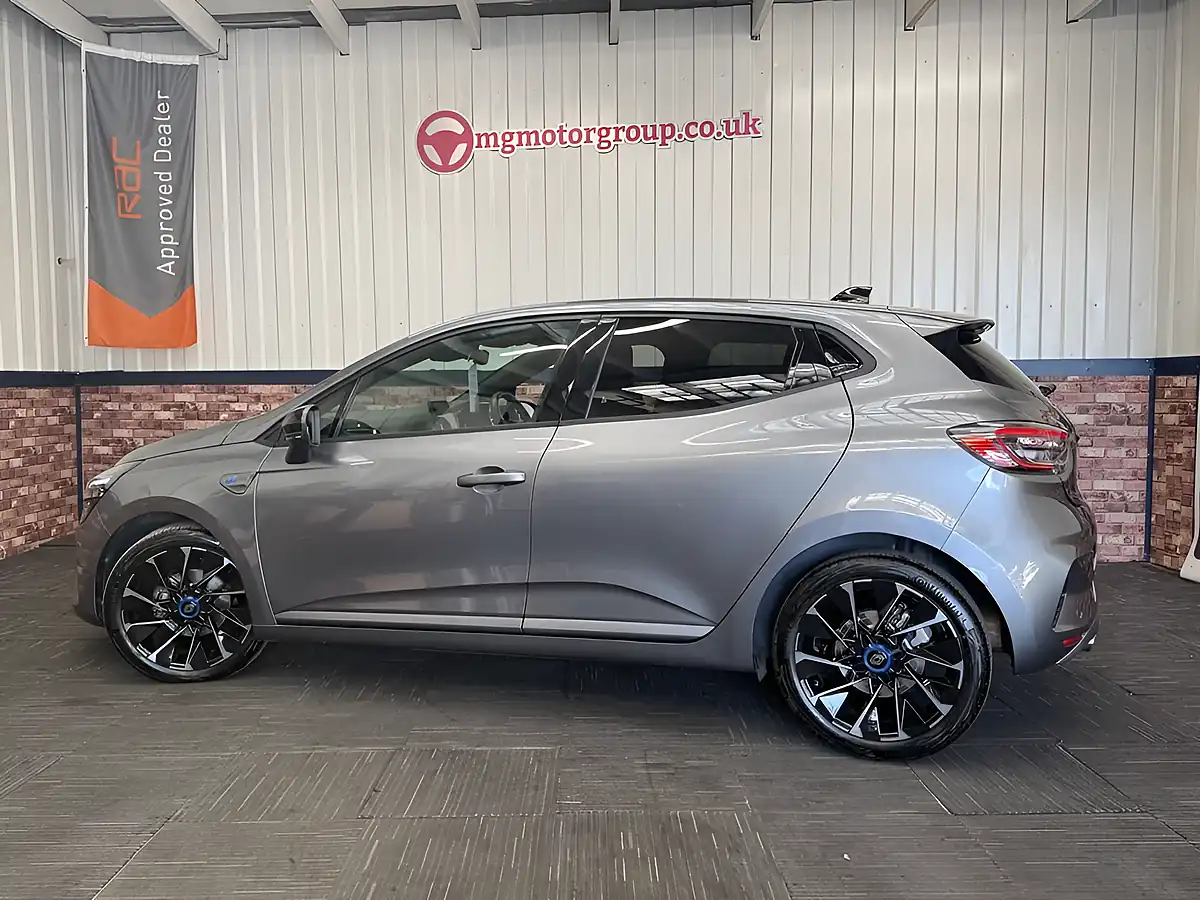 Used 2024 Renault Clio Esprit Alpine Shadow Grey - Interior and Exterior details 10