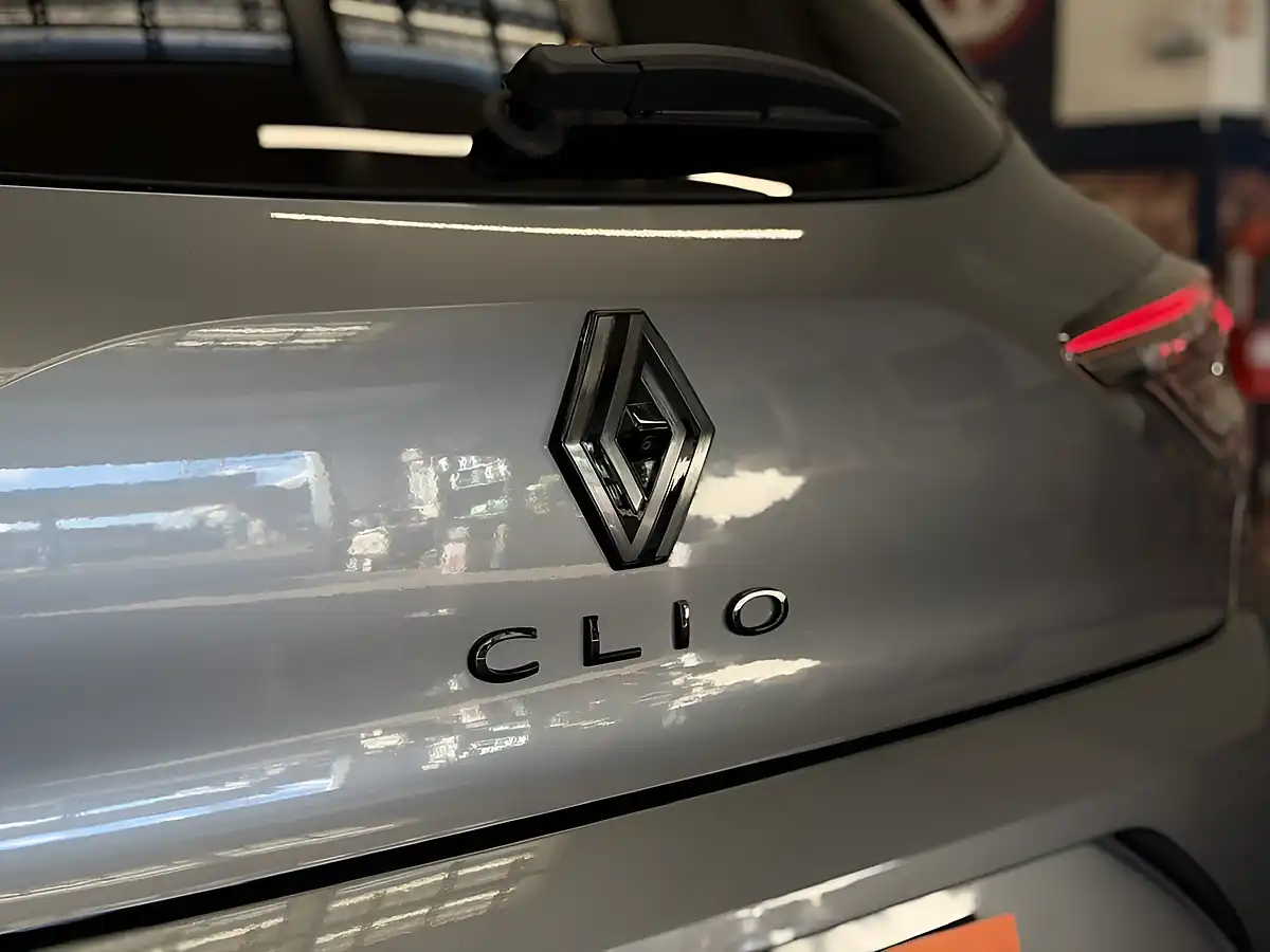 Used 2024 Renault Clio Esprit Alpine Shadow Grey - Interior and Exterior details 12