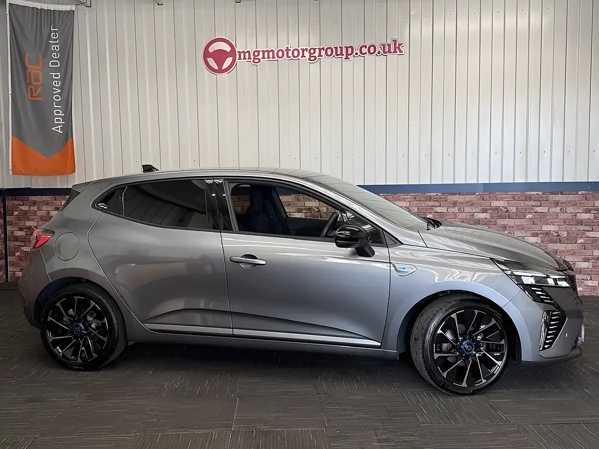 Used 2024 Renault Clio Esprit Alpine Shadow Grey - Interior and Exterior details 9