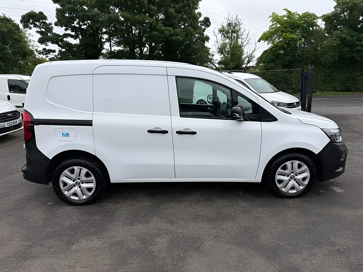 Used 2024 Renault Kangoo Advance White - Interior and Exterior details 10