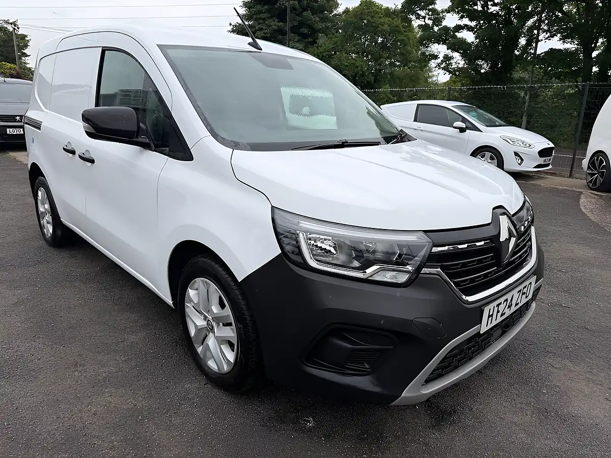 Used 2024 Renault Kangoo Advance White - Interior and Exterior details 11