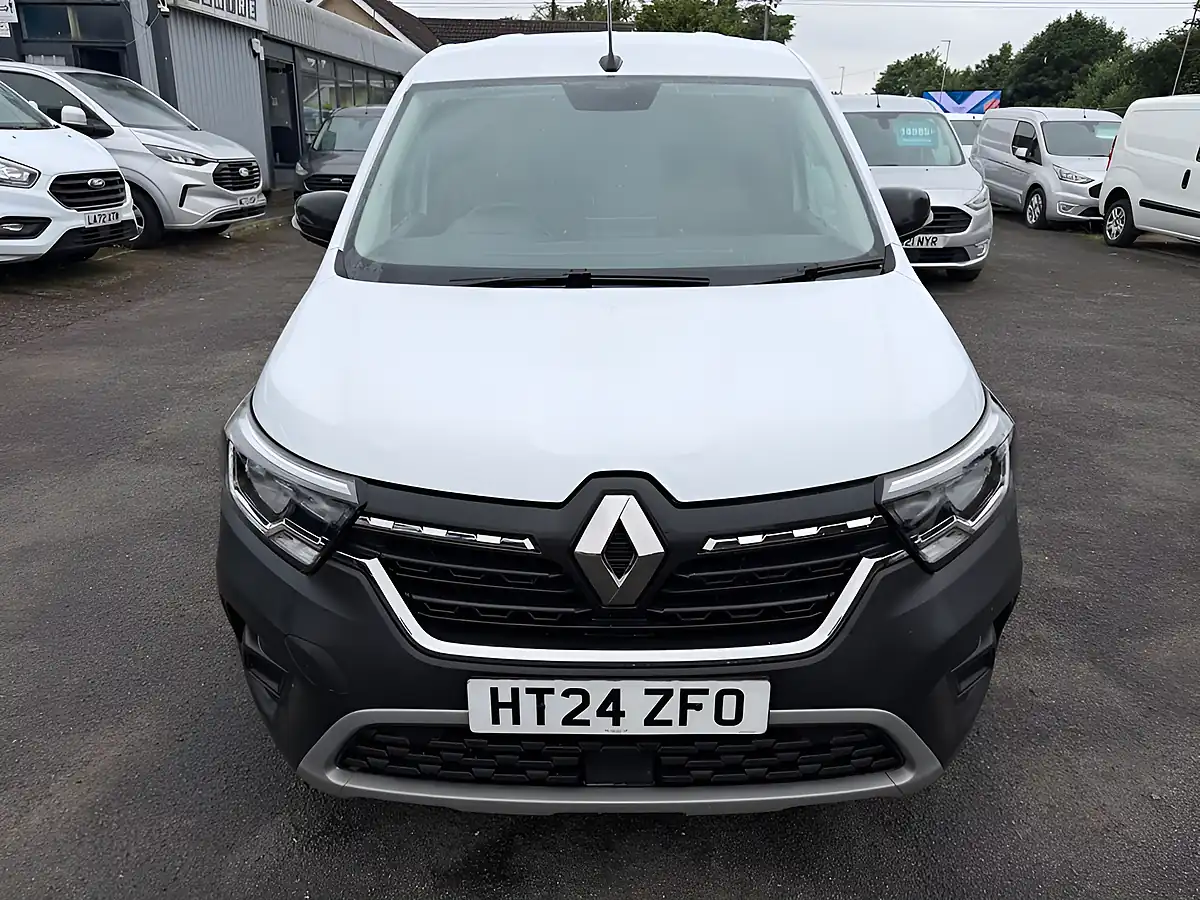 Used 2024 Renault Kangoo Advance White - Interior and Exterior details 12