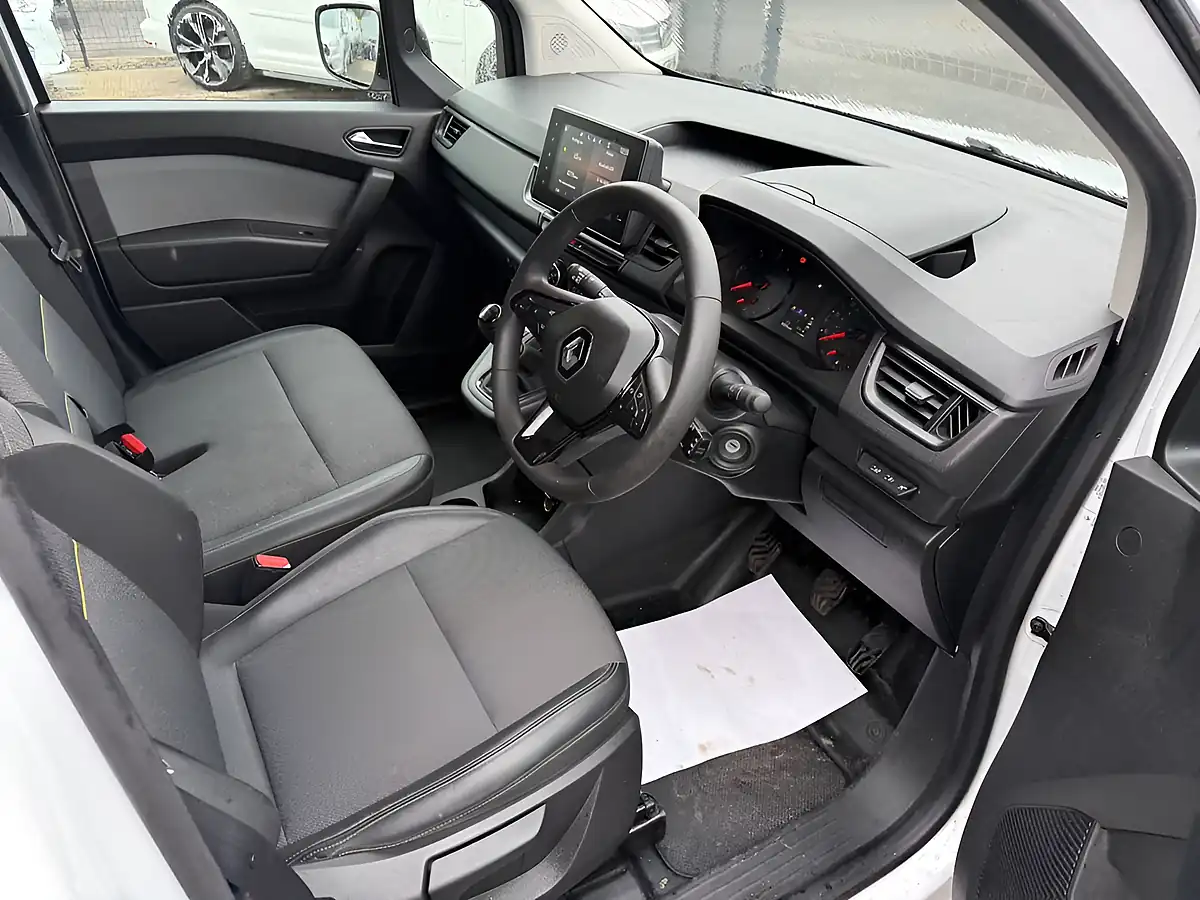 Used 2024 Renault Kangoo Advance White - Interior and Exterior details 3