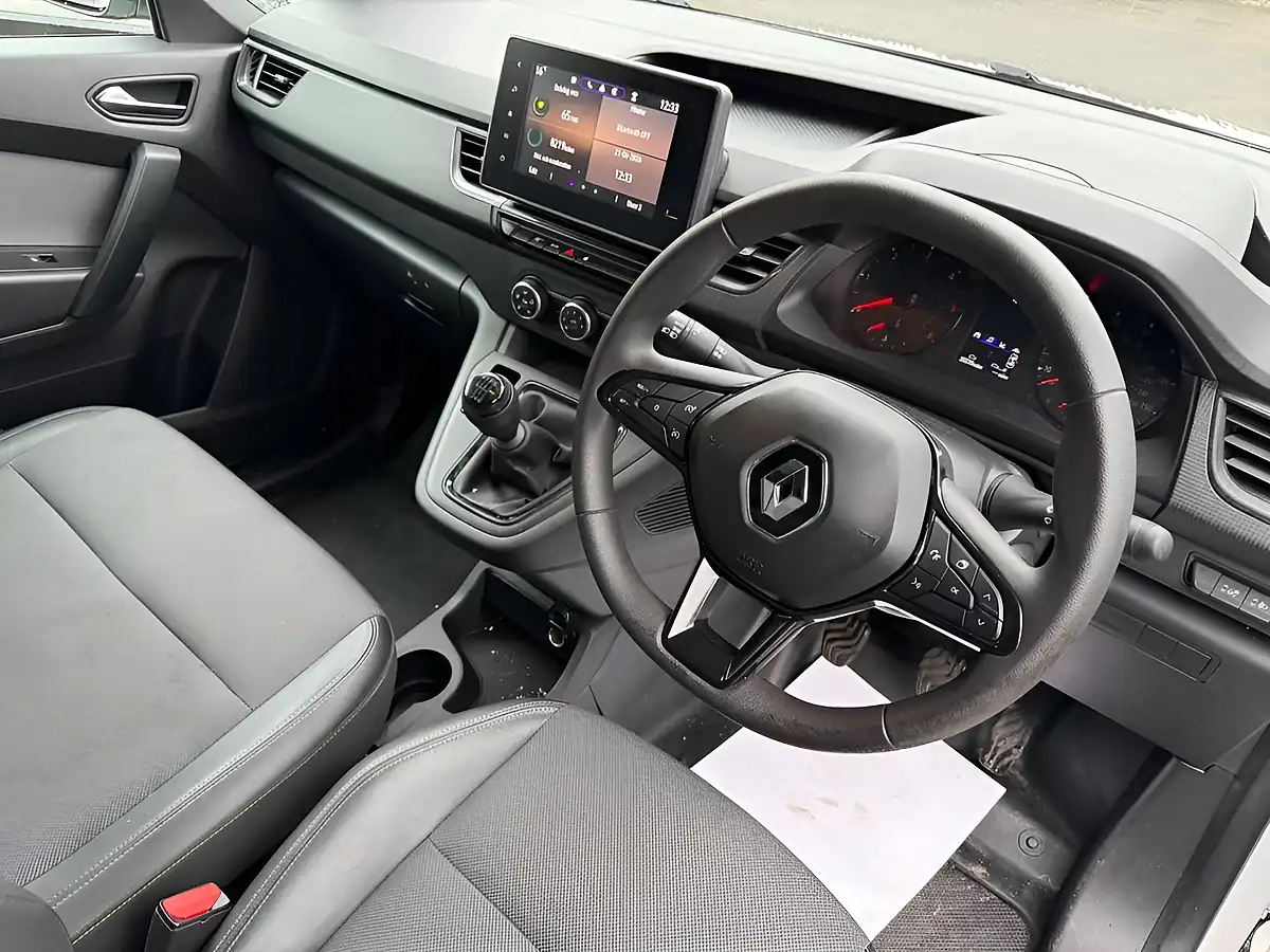 Used 2024 Renault Kangoo Advance White - Interior and Exterior details 4