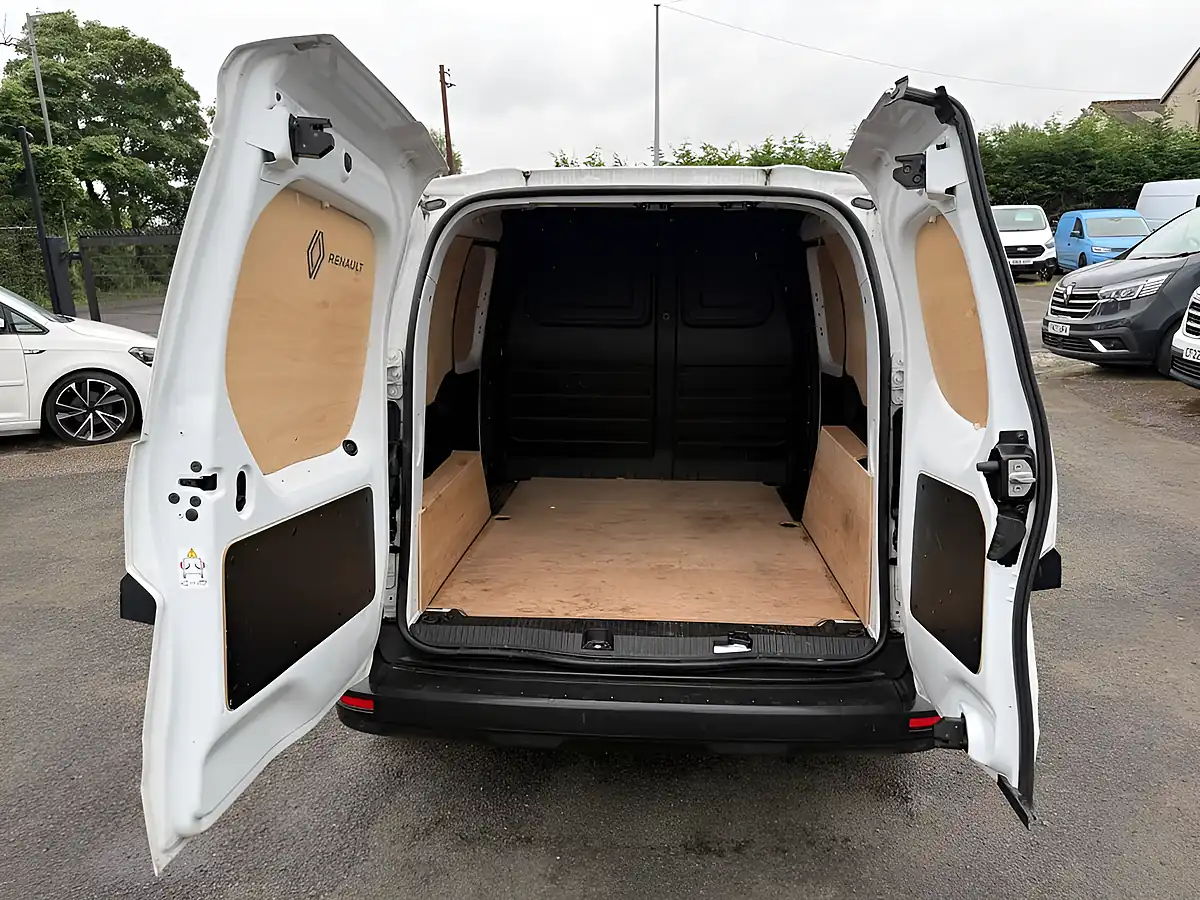 Used 2024 Renault Kangoo Advance White - Interior and Exterior details 6