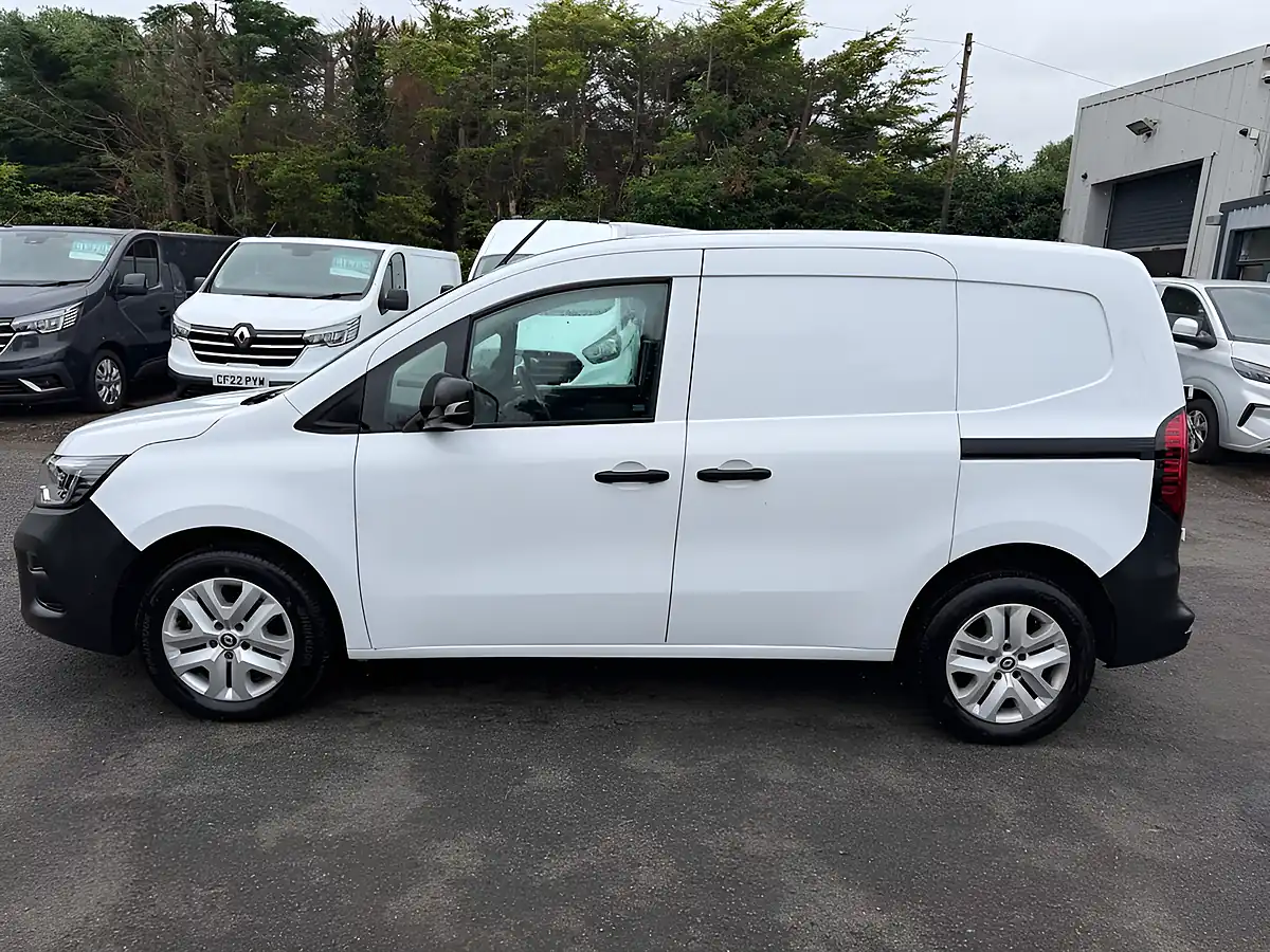 Used 2024 Renault Kangoo Advance White - Interior and Exterior details 7