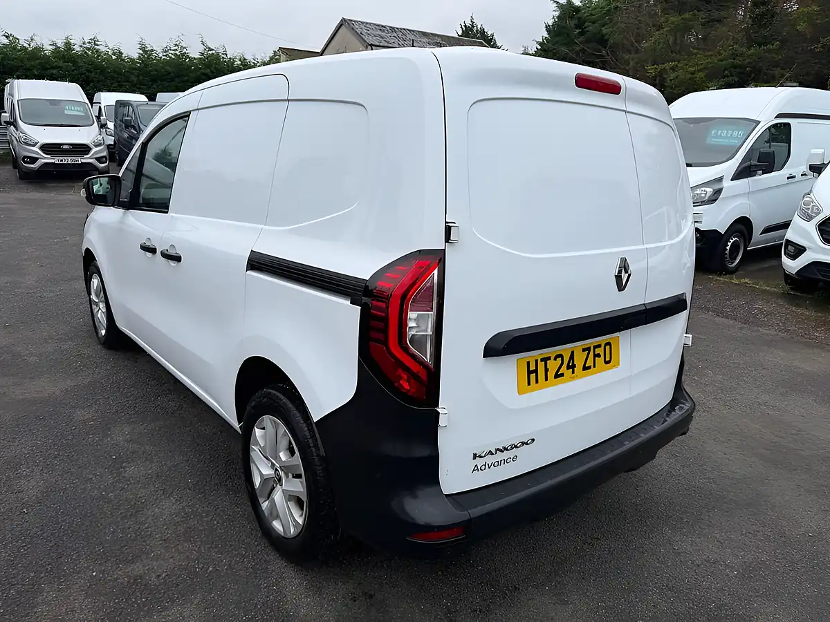 Used 2024 Renault Kangoo Advance White - Interior and Exterior details 8
