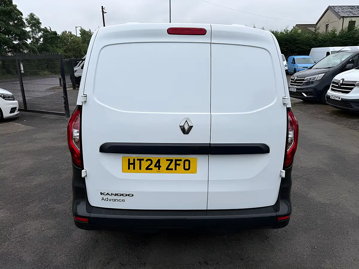 Used 2024 Renault Kangoo Advance White - Interior and Exterior details 9