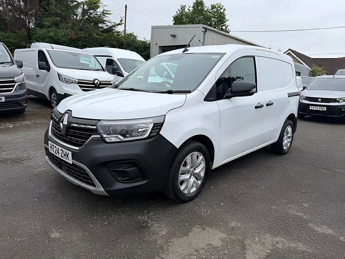 Used 2024 Renault Kangoo Advance White - Front View