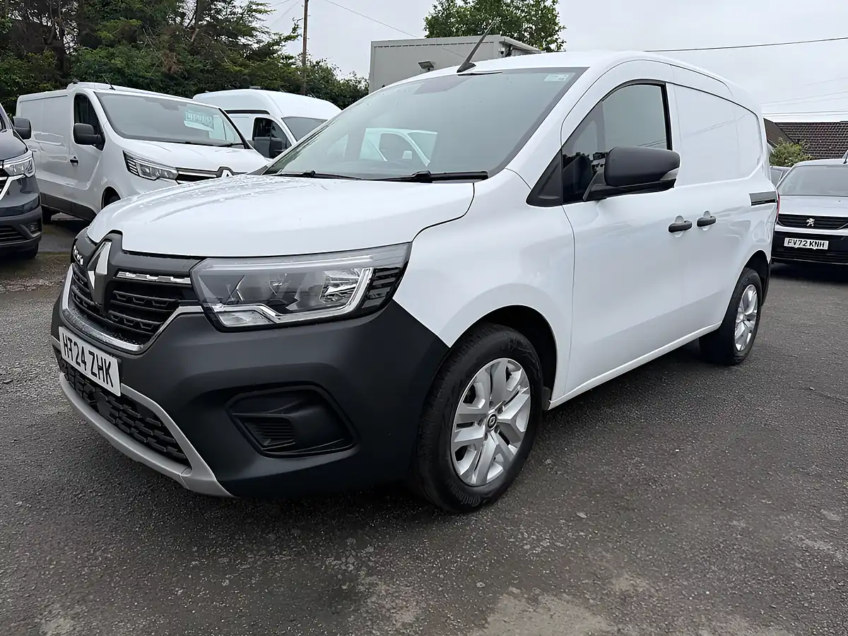 Used 2024 Renault Kangoo Advance White - Interior and Exterior details 11
