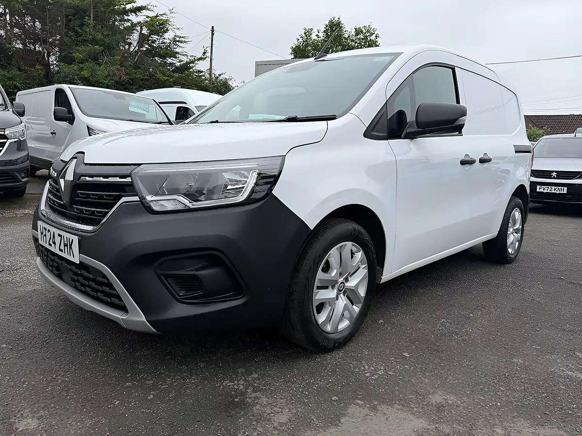 Used 2024 Renault Kangoo Advance White - Interior and Exterior details 12