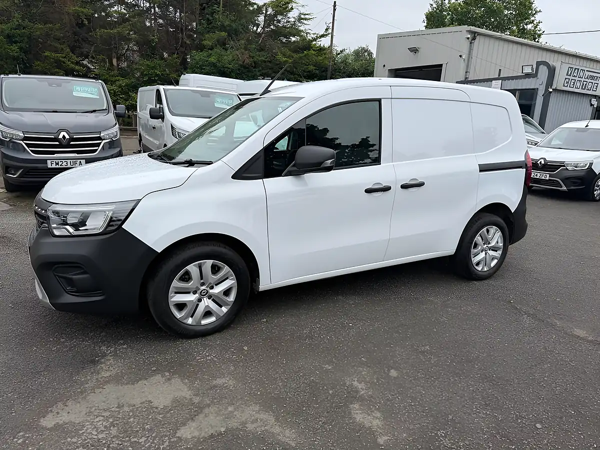 Used 2024 Renault Kangoo Advance White - Interior and Exterior details 15