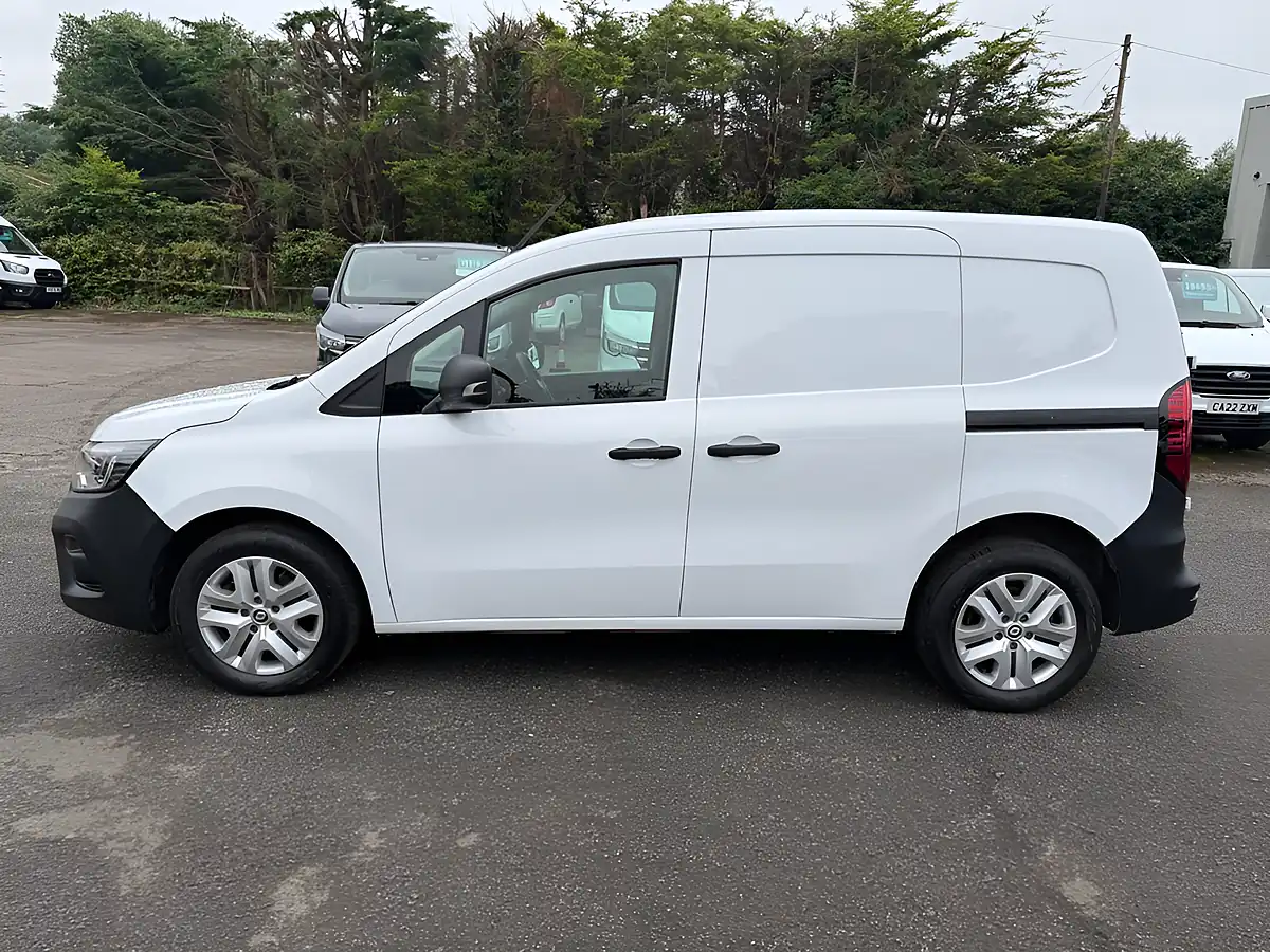 Used 2024 Renault Kangoo Advance White - Interior and Exterior details 16